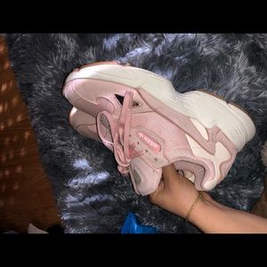 Women’s Adidas Falcons size 7